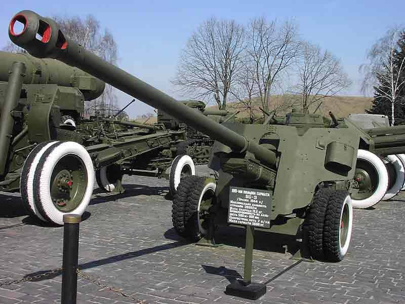 Trong giai đoạn quan trọng của Thế chiến thứ hai, BS-3 nổi lên như một vũ khí chống tăng hiệu quả. BS-3 đã chứng tỏ khả năng tiêu diệt bất kỳ loại xe tăng nào cùng thời ở tầm xa, ngoại trừ chiếc Tiger II. BS-3 chỉ có thể tiêu diệt chiếc xe tăng hạng nặng này ở cự ly dưới 1.600 mét.