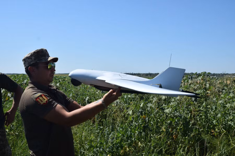 Việc sử dụng chiến thuật này không chỉ phản ánh sự tiến bộ không ngừng của Quân đội Nga về công nghệ, mà còn cho thấy sự cải thiện đáng kể về nhận thức tình hình chiến trường và khả năng phản ứng nhanh. Việc bổ sung UAV FPV sẽ mang lại cho Quân đội Nga một đôi “con mắt” sắc bén, giúp nắm bắt thông tin chiến trường và đưa ra quyết định chính xác hơn. 