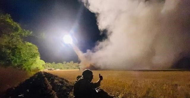 Tuy nhiên, lối đánh của hai bên chắc chắn dẫn đến tổn thất tương đối nặng nề, cũng khiến người ta đặt câu hỏi về ý định chiến lược của cả hai bên. Tại sao cả hai bên đều nhất quyết giữ lối đánh này, dù biết tổn thất sẽ rất nặng nề? Có lẽ có những cân nhắc chiến lược sâu sắc hơn ẩn sau điều này.