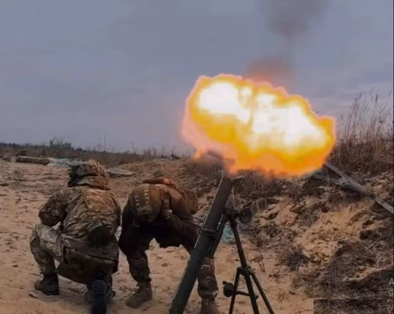 Từ Bakhmut đến Konstantinovka, toàn bộ chiến trường tràn ngập khỏi lửa chiến tranh. Hai bên ăn miếng trả miếng tại đây, mọi đòn tấn công và phòng thủ đều đầy sự tàn khốc. Những vị trí ở Chasov Yar như Ivanivske, Klishchiivka, Andriivka, Kurdyumivka bị quân Nga chiếm đóng, đều là biểu hiện của phong cách tấn công đầy tính bạo lực.