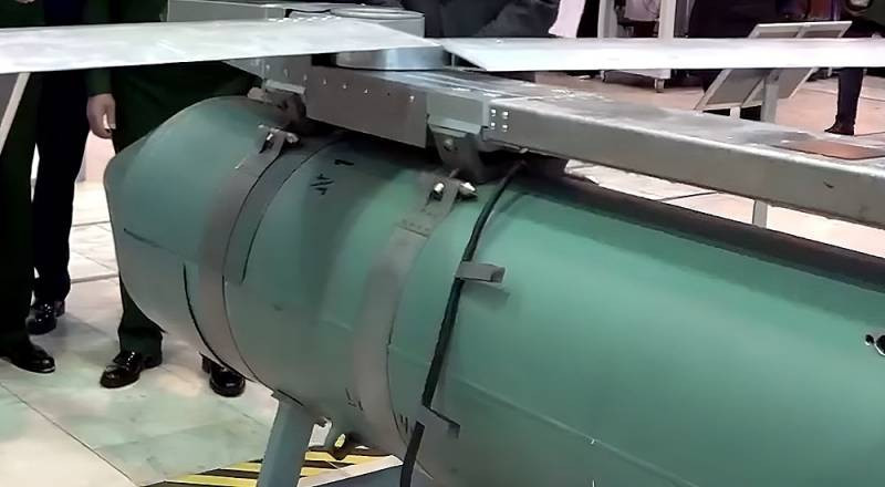 Vừa qua, một đoạn video được đăng tải trên internet cho thấy, việc Không quân Nga sử dụng ba quả bom chùm loại RBK-500, trong ruột chứa bom bi SHOAB-0,5. Đây là những quả bom chùm được trang bị cánh lượn và mô-đun điều khiển (UMPC), mới được Nga đưa vào sử dụng.