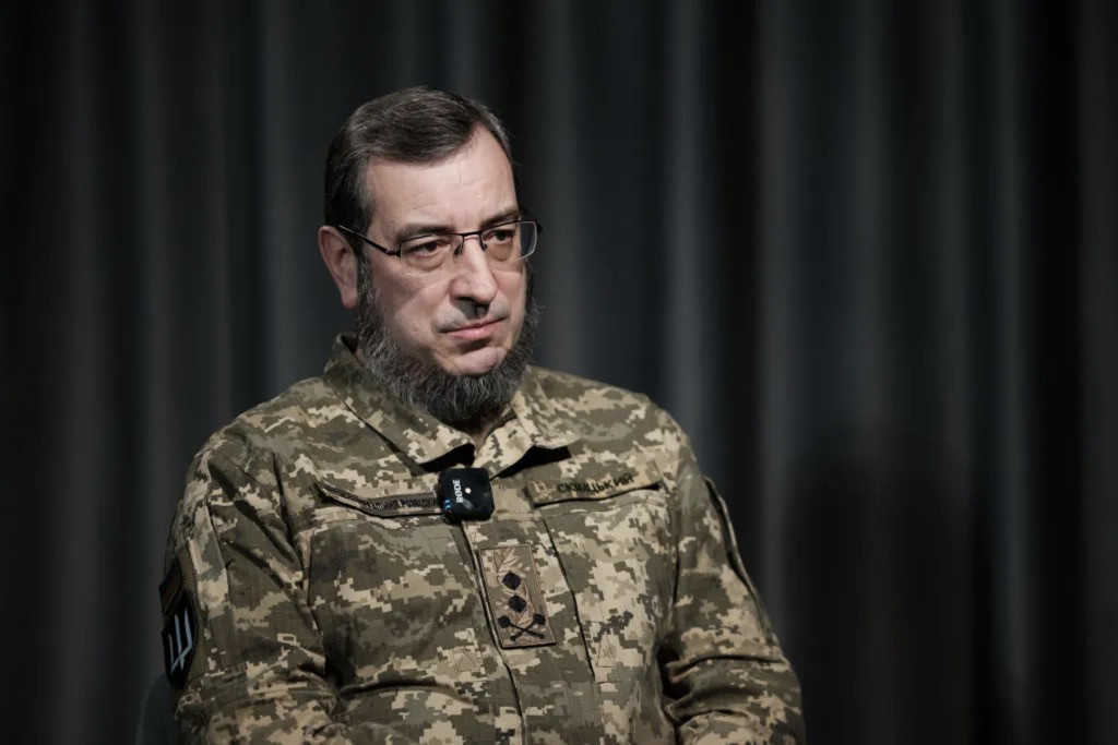 “Chúng tôi chỉ cần phạm một sai lầm là đủ, Chasov Yar có thể sụp đổ chỉ trong vài ngày” – Rostislav Kasyanenko, chỉ huy đại đội của Quân đội Ukraine, hiện đang phòng thủ ở Chasov Yar, nói với phóng viên của WSJ.