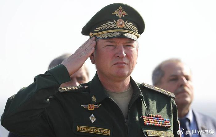 Tướng Lapin dẫn quân trở lại, và ông vẫn đối đầu với đối thủ cũ, Tướng Syrsky. Nhưng trong một hình ảnh phản chiếu hoàn cảnh khó khăn của Quân đội Ukraine hiện nay, khi họ phải tung quân dự bị và thậm chí cả những binh sĩ vừa hoàn thành huấn luyện để tiếp viện cho Kharkov.