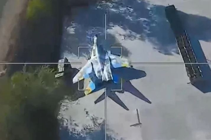 Điều thú vị là phạm vi hoạt động của các mẫu cơ sở của cả hai UAV tự sát này cũng khá giống nhau (40 km). Tuy nhiên những cải tiến gần đây đã làm tăng đáng kể phạm vi hoạt động của UAV Lancet; trong một cuộc tấn công vào hồi tháng 10 vừa qua, UAV Lancet đã phá hủy một chiếc MiG-29 của Ukraine ở khoảng cách tới 80 km. 