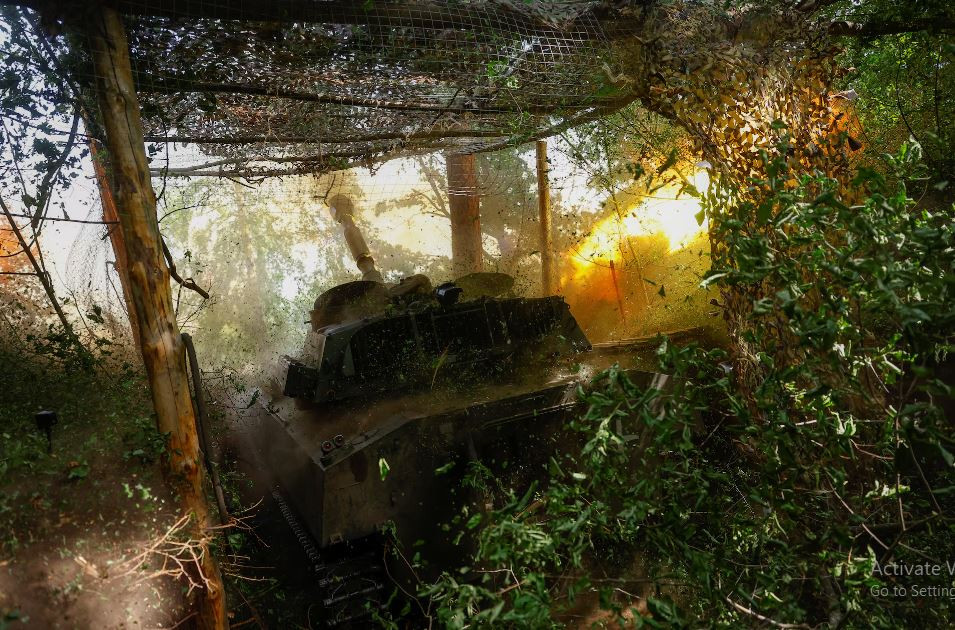 Để tránh những hy sinh không đáng có, Quân đội Ukraine đã chuyển sang các cuộc không kích và tấn công bằng pháo binh, nhằm làm suy yếu sức mạnh của Quân đội Nga. Quân đội Nga sử dụng UAV để tiếp tế cho những binh sĩ bị mắc kẹt. Các trận đánh tại khu vực này thể hiện sự cân bằng mong manh.