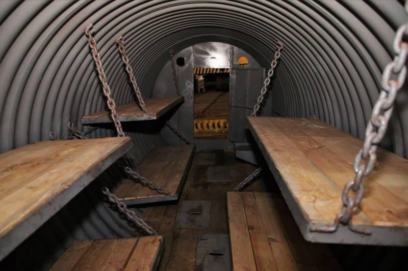 Theo truyền thông Nga, những hầm ngầm và các cơ sở hạ tầng quân sự liên quan khác của Ukraine, bao gồm các nhà kho và cơ sở lưu trữ sẽ được trang bị thiết bị bảo vệ sinh-hóa học và hạt nhân (NBC).