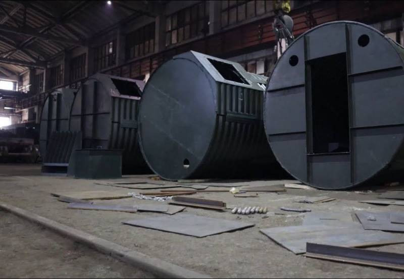 Theo các nguồn tin Ukraine, rất nhiều công trình kiểu hầm trú ẩn đa dạng đang được xây dựng, từ các bể thép hình trụ được chôn trong lòng đất đến độ sâu 10-15 mét với các chất tăng cứng đặc biệt, cho đến toàn bộ các hệ thống công sự, các công trình phức tạp, bao gồm cả bê tông cốt thép. 