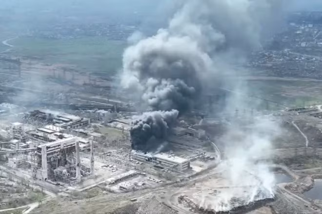 Sau khi nhận dạng, tọa độ mục tiêu sẽ được truyền tới Không quân Nga, chủ yếu là các loại tiêm kích bom Su-34, sử dụng bom xuyên (vũ khí chống boong-ke) để tấn công các mục tiêu đó. 