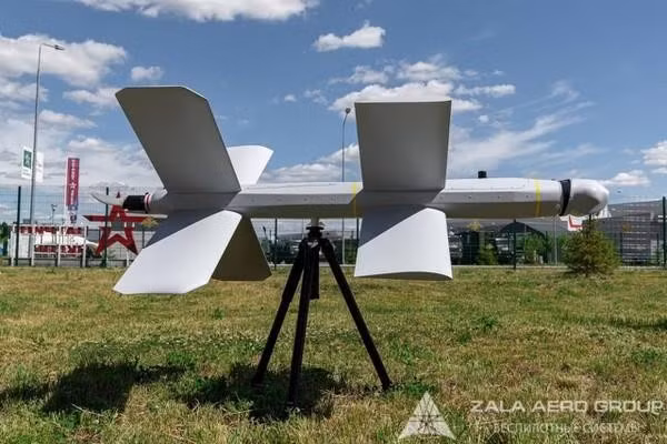 Trang Defense gần đây đã công bố 6 chiến công liên tiếp của các loại UAV tự sát, tất cả đều là loại Lancet của Nga. Như vậy UAV tự sát Lancet (lưỡi dao) của Nga rõ ràng là tốt hơn so với những tên lửa chống tăng Javelin (mũi thương), ẩn trong rừng cây và các tòa nhà.