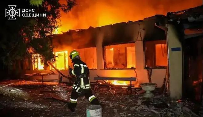 Ngoài ra, hai hệ thống phòng không Patriot đặt tại sân bay quốc tế Zhulyany cũng bị tên lửa phá hủy. Nga tin rằng, tên lửa Zircon có khả năng xuyên thấu tuyệt vời và không có hệ thống phòng không nào ở các nước phương Tây có thể đánh chặn loại tên lửa này.