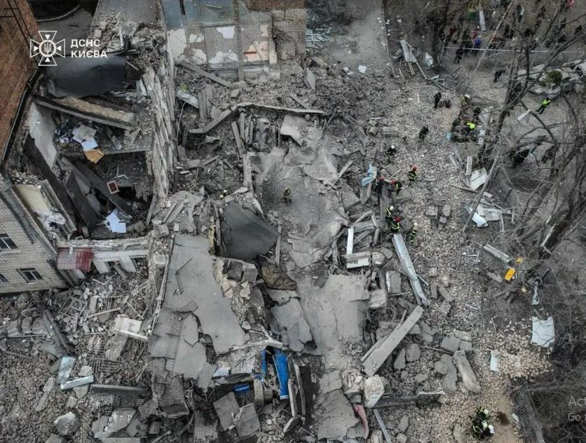 Nguồn tin quân sự Nga cho biết, ngày 25/3 là "Ngày truyền thống" của Cơ quan An ninh Ukraine. Khi đó có nhiều sĩ quan quân đội cấp cao đang họp trong tòa nhà.