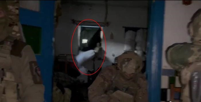 Do lập thành tích chiến đấu trước đó, Lữ đoàn còn được phong tặng danh hiệu “Cận vệ danh dự”. Lữ đoàn thủy quân lục chiến 40 chịu trách nhiệm bảo vệ Novodonetsk, nơi mà quân đội Ukraine vẫn chưa chiếm được sau hơn ba tháng tấn công. Phần nhô ra này vốn đã giống như một điểm nghẽn đối với phía Ukraine.