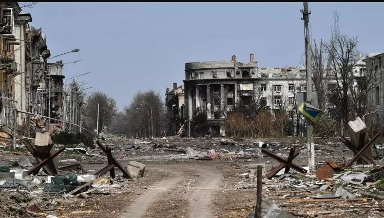 Trong khi Nga và Ukraine đang giao tranh ác liệt thì ở nhà ga Bakhmut, thì cách nhà tù Bakhmut 1 km về phía Nam, cũng trở thành tâm điểm giao tranh giữa hai bên. Cả hai bên chiến đấu ác liệt tại quảng trường trước Nhà ga xe lửa Bakhmut.