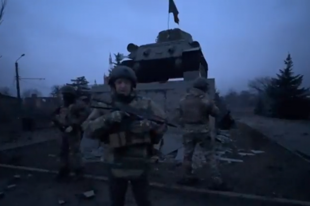 Tuy nhiên, việc “dọn dẹp” sạch khu phức hợp dưới lòng đất có thể kéo dài rất lâu, nhưng lực lượng Wagner không thể bỏ dở; vì các đường hầm của doanh nghiệp này kết nối với các khu vực khác trong thành phố và có thể dẫn đến một cuộc phản công bất ngờ từ quân đội Ukraine. 