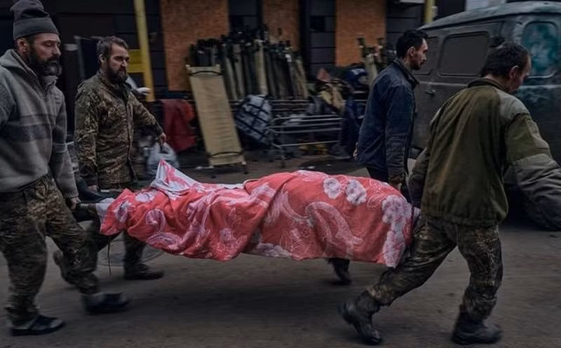 Hiện tại Bakhmut, các cuộc giao tranh ác liệt vẫn đang tiếp tục, và số lượng thương vong nhất định sẽ tăng thêm. Khác với những lần trước, lần này quân đội Nga đụng độ cứ điểm mạnh của quân đội Ukraine tại Bakhmut; các cuộc giao chiến gần 6 tháng nhưng vẫn chưa tạo được bước đột phá lớn nào.