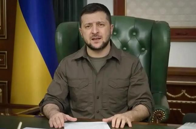 Chính Tổng thống Ukraine Volodymyr Zelensky, trong một bài phát biểu cũng phải thừa nhận, tình hình ở chiến trường Donbass đang xấu đi nhanh chóng và ông đang đối mặt với một "tình huống rất khó khăn". Trong số đó, tình hình tại Bakhmut rất tồi tệ.