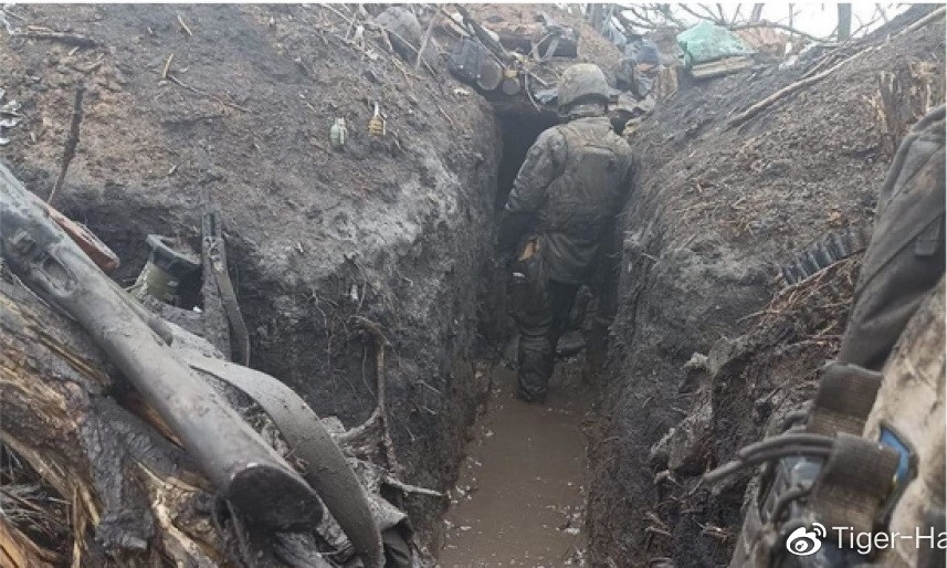 Những bức ảnh liên quan được truyền thông Nga và cả Ukraine đăng tải, đều thừa nhận tình hình chiến sự ngày càng xấu đi, cho thấy không có tòa nhà dân cư nào ở Bakhmut còn hoàn chỉnh, hầu hết chúng đã bị đạn pháo và bom phá hủy và một số đã bị san bằng trực tiếp.