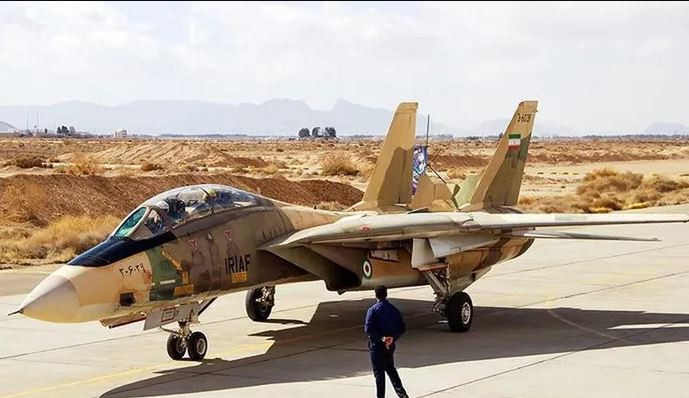 Mặc dù các máy bay chiến đấu F-14 của Iran với tên lửa AIM-54 tầm xa, đã buộc các máy bay ném bom Tu-16 và Tu-22 của Iraq gần như vô dụng và các máy bay chiến đấu tấn công mặt đất Su-22 của họ rất dễ bị tiêu diệt; nhưng MiG-25 có thể liên tục vượt qua hệ thống phòng thủ của Iran, để chiến đấu ngay cả các mục tiêu được bảo vệ tốt nhất.