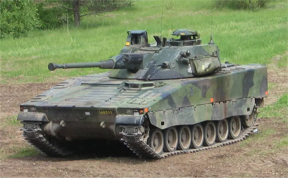 CV9040C được trang bị pháo tự động 40mm, nên có hỏa lực đáng kể, mặc dù về mặt kỹ thuật nó được xếp vào pháo binh, nhưng đầu đạn có lượng thuốc nổ tương đối nhỏ. Xe được trang bị lớp giáp, có thể chống lại vũ khí nhỏ và các mảnh bom, mảnh đạn pháo; biến nó trở thành một phương tiện chiến đấu hiệu quả trên bộ. 