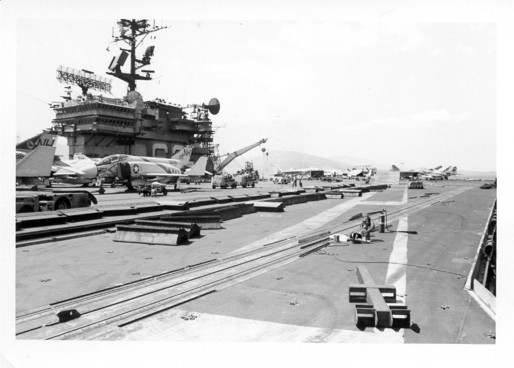 Với mục đích tương tự, cáp hãm đà của Kitty Hawk cũng được đổi thành loại MK7Mod2. Những cải tiến này đã cải thiện đáng kể khả năng cất cánh và hạ cánh của máy bay hoạt động trên tàu sân bay.