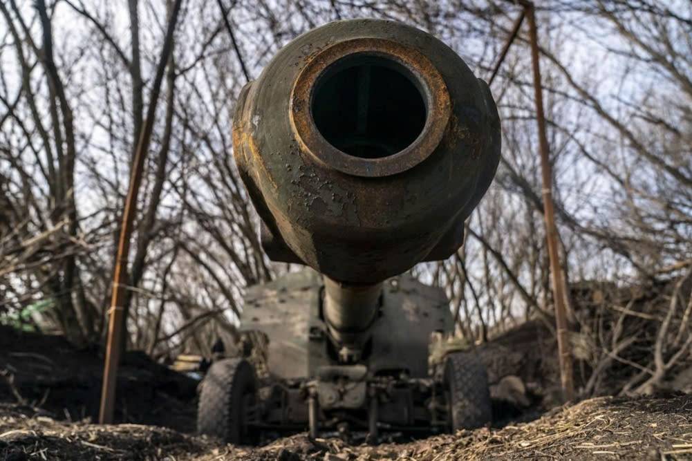 Theo tướng Syrsky, nếu sự hỗ trợ từ Mỹ chấm dứt hoàn toàn, Ukraine sẽ phải “tự lực cánh sinh”. Nhưng hiện nay, Ukraine không có đủ kinh phí để duy trì Lực lượng vũ trang Ukraine; tiền được phân bổ từ ngân sách, chỉ đủ trả lương quân nhân. Do vậy Kiev phải trông cậy vào nguồn tài trợ của phương Tây, nhưng điều đó không xảy ra.
