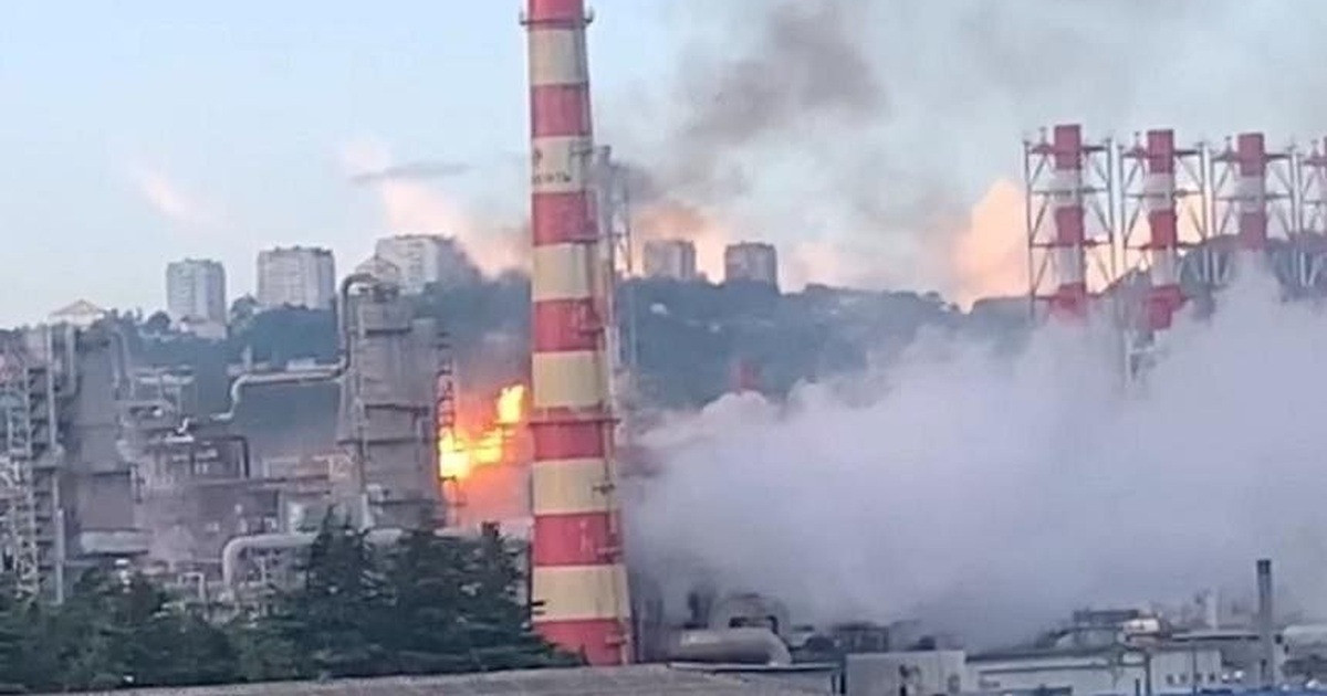 Vài ngày trước, sau khi cáo buộc Moscow không thiện chí thực hiện lệnh ngừng bắn, Ukraine đã ngay lập tức tăng tần suất tấn công vào các cơ sở lọc dầu của Nga. Một bản ghi nhớ bị rò rỉ từ nhóm của Trump, cho thấy kế hoạch ngừng bắn mà chính phủ Mỹ đề ra, về cơ bản là để công nhận nguyên trạng ở khu vực do Nga kiểm soát. Điều này giải thích tại sao Kiev đột ngột tăng cường các cuộc tấn công quân sự.