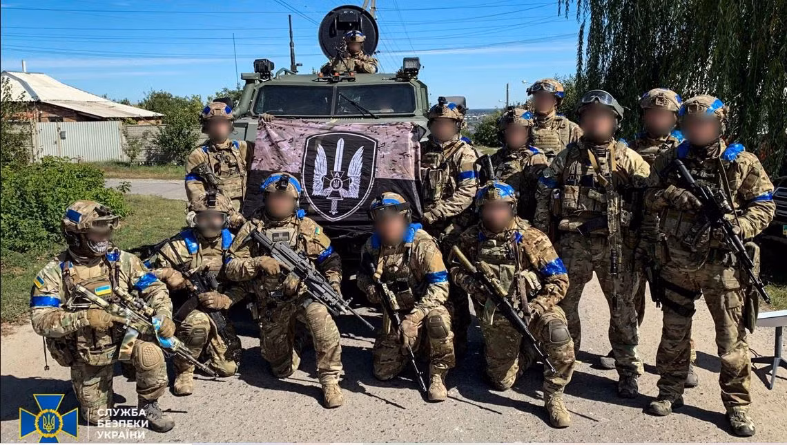 Kết quả là vào tháng 9, Quân đội Ukraine mở cuộc phản công bất ngờ ở Kharkov, toàn bộ mặt trận phía Bắc bị quân Ukraine tái chiếm chỉ sau một đêm; sau đó là Kherson. Ukraine đã giành lại được 6.000 km2 đất đai trong một lần phản công.