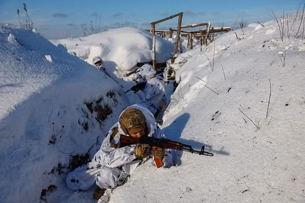Theo một số chuyên gia phân tích quân sự độc lập, đầu cầu đổ bộ của Quân đội Ukraine ở tả ngạn sông Dnieper đã khiến Quân đội Nga bối rối, thậm chí buộc họ phải bố trí lại toàn bộ kế hoạch tác chiến mặt trận phía Nam.