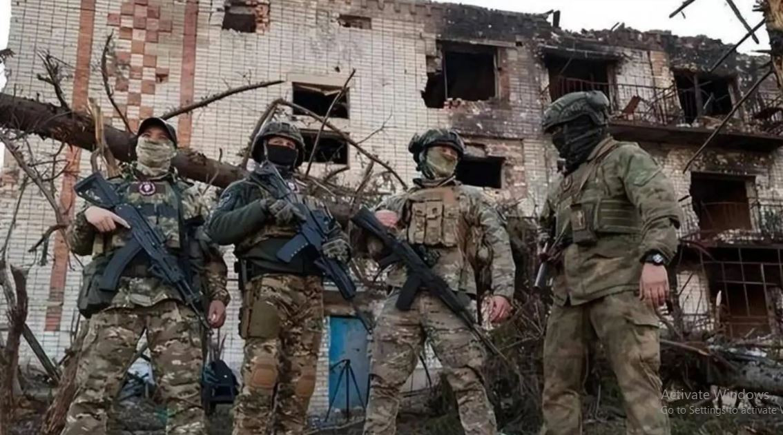 Tuyến phòng thủ này ban đầu dựa vào hàng rào tự nhiên của dòng sông và các làng mạc, thị trấn xung quanh và dường như bất khả xâm phạm. Tuy nhiên, Quân đội Nga dễ dàng tiến về khu vực phía nam từ vùng ven phía nam thị trấn Ukrainesk và tấn công tuyến phòng thủ của quân Ukraine từ phía sau. Kết quả là cụm công sự trở thành mục tiêu mở cho hỏa lực pháo binh và UAV của Nga, còn Quân đội Ukraine rơi vào tình thế bấp bênh.