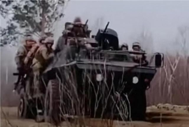 Trong quá trình này, Tiểu đoàn xung kích Skala được trang bị xe chiến đấu bộ binh M2A2 và xe bọc thép M1117 do Mỹ hỗ trợ, trở thành tiểu đoàn tấn công với vũ khí của Mỹ. Sau khi tuyến phòng thủ tại thị trấn New York bị chọc thủng, Tiểu đoàn Scala được điều động để lấp khoảng trống. 