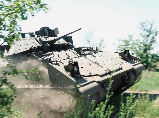 Ngoài lực lượng tăng viện trên, Quân đội Ukraine còn có một đơn vị tinh nhuệ đến tiếp viện, đó là Tiểu đoàn xung kích 425 Skala. Tiểu đoàn này được thành lập vào năm 2022, ban đầu chỉ là đơn vị tình nguyện, sau đó được chuyển đổi thành lực lượng trinh sát xung kích chính quy và hoạt động trên hướng mặt trận Bakhmut.