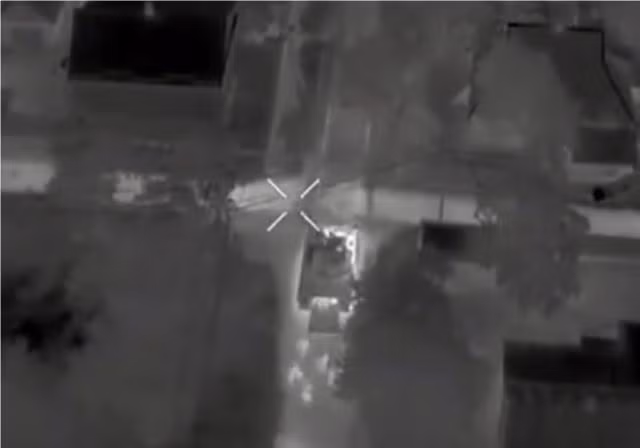 Một khi phát hiện ra kẽ hở trong tuyến phòng ngự của quân Nga, họ có thể điều động xe chiến đấu bộ binh và dẫn quân xung kích tấn công vào lỗ hổng đó. Chiến thuật thông thường là sử dụng xe chiến đấu bộ binh M2A2 bắn vào các tòa nhà có quân Nga, sau đó bộ binh sẽ xung phong đánh chiếm mục tiêu. Tại thị trấn New York, Tiểu đoàn biệt kích 425 còn bắt được tù binh Nga bằng lối đánh này. 