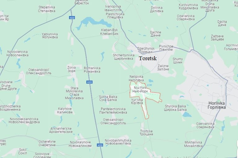 Trong số những thị trấn có dân số trước chiến tranh lên tới hơn mười nghìn người ở miền đông Ukraine, hiện đang bị Quân đội Nga tấn công, có một nơi có tên khá đặc biệt, đó là thị trấn “New York”. Tất nhiên, cái gọi là thị trấn “New York" không phải là thành phố New York của Mỹ, mà trước đây nó được gọi là Novgorodsik, thuộc vùng Donbass với dân số 11.000 người.