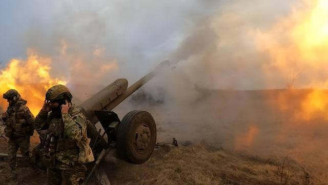 Tuy nhiên giới phân tích cho rằng, Tổng thống Zelensky sẽ bị sốc sau khi nghe những “lời nói mơ hồ” này từ ông Trump. Bởi những gì Trump nói thể hiện rất rõ ràng quan điểm cá nhân của ông. Việc ông Trump tỏ ra mơ hồ, có nghĩa là các kế hoạch của ông ấy đã được bàn bạc với những người khác và ông ấy đại diện cho nhóm lợi ích đứng đằng sau. Điều này phải được Tổng thống Zelensky xem xét nghiêm túc.