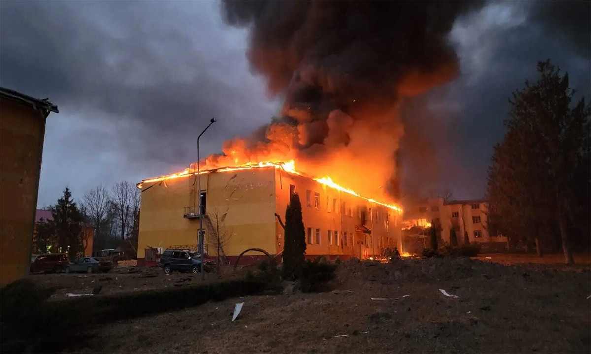 Tổng thống Mỹ Joe Biden đã nói về những khác biệt chưa được giải quyết với Ấn Độ, quốc gia cho đến nay vẫn tránh bỏ phiếu chống lại Nga, hoặc chỉ trích Tổng thống Nga Putin đã ra lệnh hành động quân sự chống lại Ukraine.