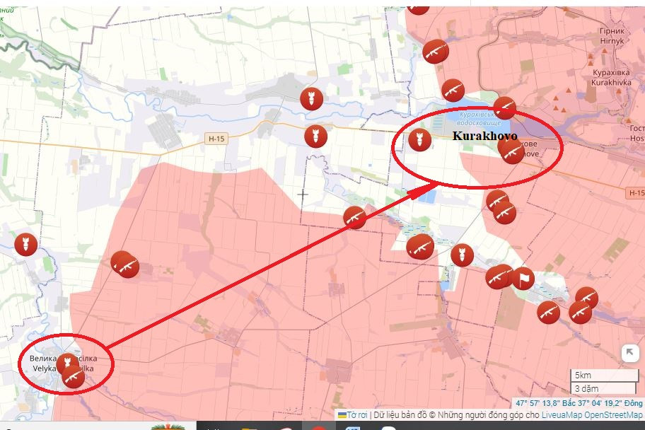 Còn cách Velyka Novosyolka 40 km về phía đông bắc là thành phố Kurakhove, nơi có quan hệ mật thiết với số phận của Velyka Novosyolka. Các đơn vị Cụm quân Trung tâm của Nga đã chiếm được làng Starye Terny, nằm gần đập hồ chứa Kurakhovskoye. Kết quả là quân đồn trú của Ukraine ở Kurakhove chính thức bị đóng vòng vây. 