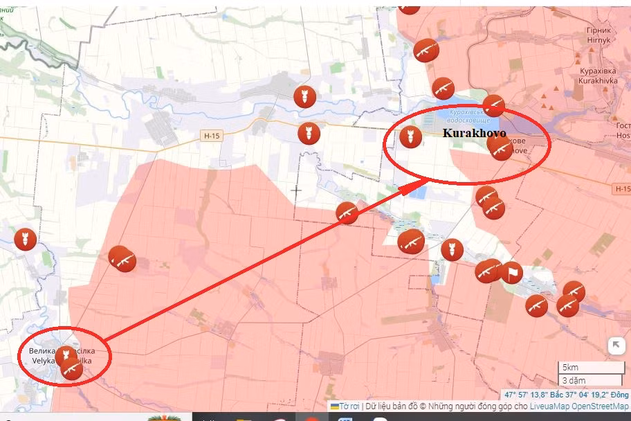 Còn cách Velyka Novosyolka 40 km về phía đông bắc là thành phố Kurakhove, nơi có quan hệ mật thiết với số phận của Velyka Novosyolka. Các đơn vị Cụm quân Trung tâm của Nga đã chiếm được làng Starye Terny, nằm gần đập hồ chứa Kurakhovskoye. Kết quả là quân đồn trú của Ukraine ở Kurakhove chính thức bị đóng vòng vây. 