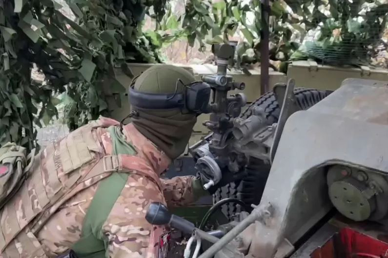 Trang Topwar của Nga đưa tin, giao tranh đã diễn ra ngay tại các khu vực đông dân cư nhưng chưa có số liệu cụ thể. Vì vậy, quân Nga tiếp tục cắt đứt các đơn vị Ukraine phòng thủ còn sót lại dọc theo sông Sukhi Yaly, chuẩn bị bao vây hoàn toàn lực lượng này. 