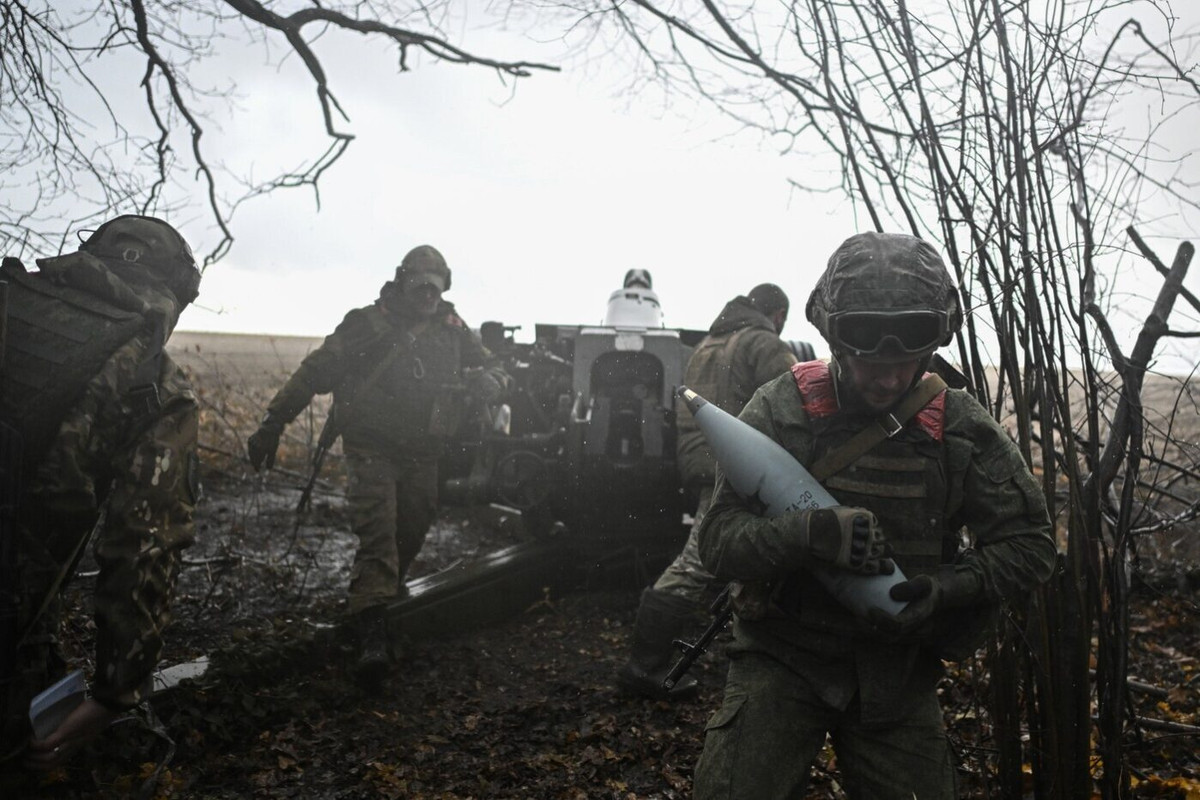 Nếu quân Nga chiếm được Konstantinople, họ sẽ ngăn chặn toàn bộ hoạt động tiếp tế hậu cần cho các lực lượng Ukraine ở Kurakhove, theo con đường liên thông từ phía nam, vì trục đường O0510 đến Kurakhove đã bị quân Nga chặn vào tháng 11, tại khu vực làng Dalneye. 