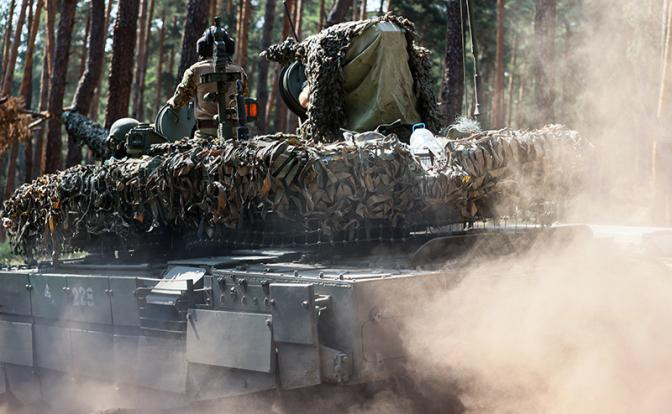 Hiện tại, Quân đội Nga đã chọc thủng các vị trí của Quân đội Ukraine ở phía đông Sinkivka và tiến tới khu vực bờ sông, phía bắc Petropavlovka. Một số nhà phân tích cho rằng, Quân đội Nga đang bao vây ngôi làng từ phía đông và phía tây, nhằm phá hủy nguồn cung cấp hậu cần của Quân đội Ukraine trong khu vực. Sau đó buộc quân Ukraine phòng thủ Sinkivka phải rút lui từ cả hai phía.