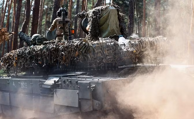 Hiện tại, Quân đội Nga đã chọc thủng các vị trí của Quân đội Ukraine ở phía đông Sinkivka và tiến tới khu vực bờ sông, phía bắc Petropavlovka. Một số nhà phân tích cho rằng, Quân đội Nga đang bao vây ngôi làng từ phía đông và phía tây, nhằm phá hủy nguồn cung cấp hậu cần của Quân đội Ukraine trong khu vực. Sau đó buộc quân Ukraine phòng thủ Sinkivka phải rút lui từ cả hai phía.