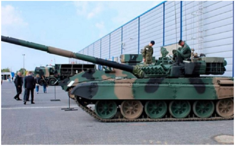 Còn phía Ukraine thì sao? Giờ đây, quân đội Ukraine có thể thực sự đã hết xe tăng; bởi vì số lượng xe tăng của Ukraine chỉ có 1.200 chiếc. Còn loại xe tăng có nguồn gốc Liên Xô ở các nước Đông Âu, đều đã được bàn giao cho Ukraine. Hiện nay không nước nào ở Đông Âu có hơn 100 xe tăng T-72. 