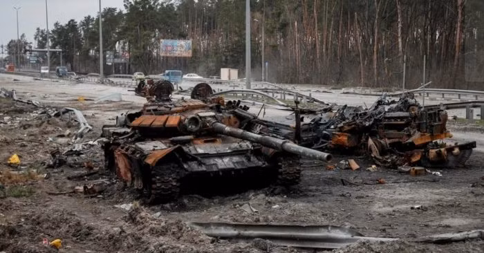 Chính vì vậy, tờ Express dẫn phân tích của chuyên gia quân sự người Anh Marcus Cuyp cho rằng, với tỷ lệ “tiêu thụ” xe tăng như hiện nay, nếu Quân đội Nga chiến đấu thêm một năm nữa, lực lượng tăng thiết giáp của họ sẽ rơi vào tình trạng thiếu hụt trầm trọng.