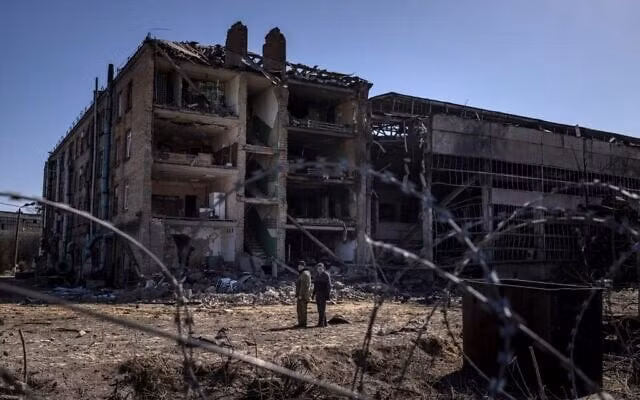 Theo đài truyền hình Tsargrad của Nga, quân đội Nga (RFAF) một lần nữa tấn công vào các nhà máy sản xuất pháo binh và đạn dược hàng đầu của Ukraine. RFAF đã phóng tên lửa và UAV tấn công vào nhà sản xuất quốc phòng khổng lồ, được xây dựng từ thời Liên Xô này trong bốn tháng liên tục.