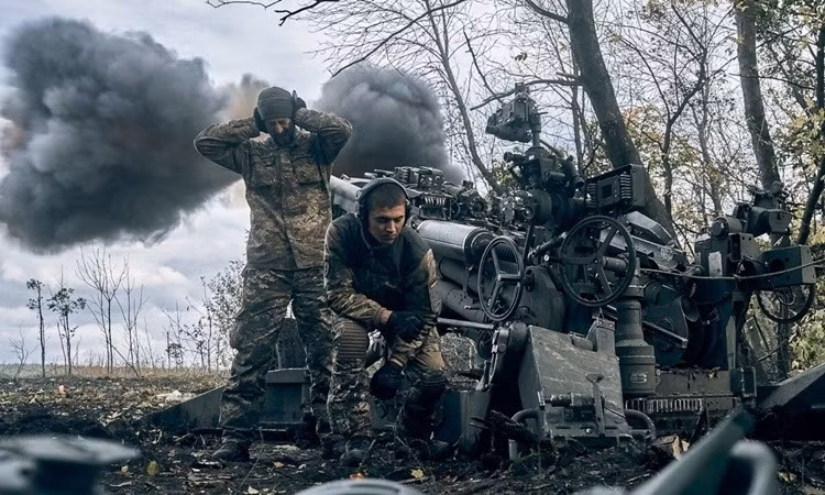 Câu hỏi đặt ra là liệu Ukraine có thể "sống sót" trước sức ép cùng lúc của Mỹ và Nga? Hay sẽ phát huy chính khả năng của mình để tiếp tục cuộc chiến? Điều này còn phụ thuộc vào việc Pháp, Anh và Đức có thể trụ vững hay không. Tập đoàn Rheinmetall của Đức, thông báo sản lượng đạn pháo sẽ được tăng lên 350.000 viên vào năm 2025, so với kế hoạch ban đầu là 200.000 viên.