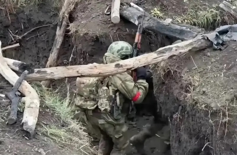 Kênh “Dân quân Nhân dân DPR" bình luận, “Những người lính Nga đã không để cho đối phương đã đột nhập vào thành phố có một cơ hội nào để trốn thoát. Những chiếc UAV FPV liên tục thả đạn xuống các vị trí cố thủ của quân Ukraine và những người chạy trốn cũng bị truy đuổi và tiêu diệt". 