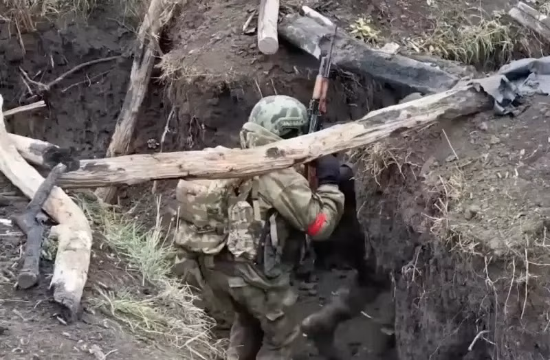 Kênh “Dân quân Nhân dân DPR" bình luận, “Những người lính Nga đã không để cho đối phương đã đột nhập vào thành phố có một cơ hội nào để trốn thoát. Những chiếc UAV FPV liên tục thả đạn xuống các vị trí cố thủ của quân Ukraine và những người chạy trốn cũng bị truy đuổi và tiêu diệt". 