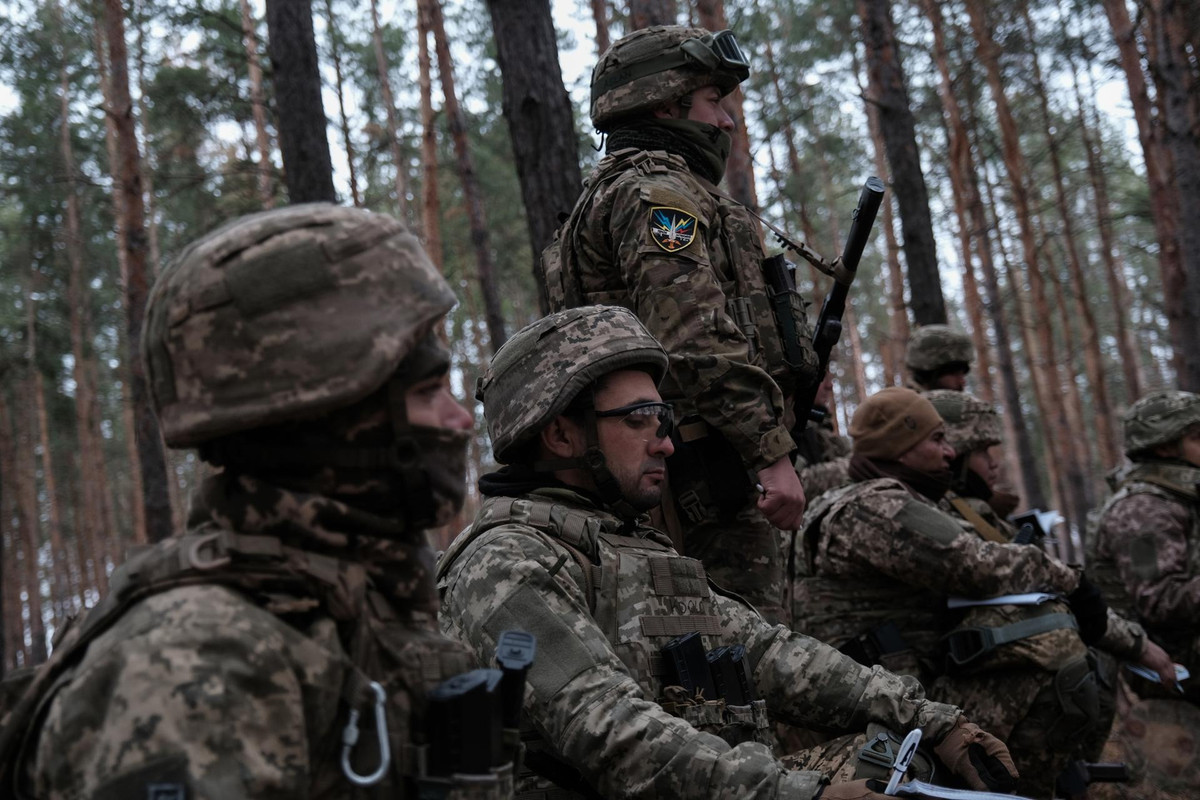 Như vậy có thể nhận thấy, 3 lữ đoàn của AFU được tung vào cuộc phản công ở Toretsk, đã kết thúc trong "máy xay thịt" của cuộc chiến đường phố. Sau sự sụp đổ ở mặt trận Kursk, AFU lại tiếp tục thất bại trong chiến dịch phản công ở Toretsk. Về bản chất, AFU đang đưa các nhóm trinh sát chiến đấu của họ, vì mục đích gây chú ý nhất thời. 