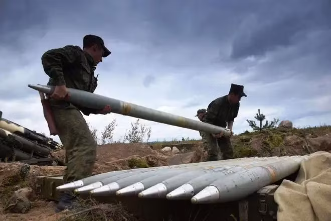 Nếu Quân đội Ukraine thực sự muốn tiến hành một cuộc phản công quy mô lớn ở Kherson, thì họ phải chế áp được hệ thống tên lửa phòng không của Nga. Tuy nhiên tại Kherson, Quân đội Nga có ưu thế về không quân, cũng như có số lượng lớn tên lửa phòng không; lực lượng pháo binh cũng mạnh hơn. 