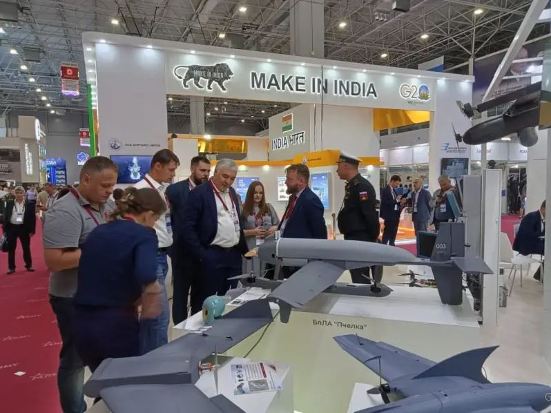 Khi cuộc xung đột Nga-Ukraine mới nổ ra, lợi thế về số lượng UAV đã thuộc về Quân đội Ukraine. Tuy nhiên, nhờ sự nỗ lực của các doanh nghiệp Nga, đã có thể thiết lập việc sản xuất UAV với số lượng mà mặt trận yêu cầu.